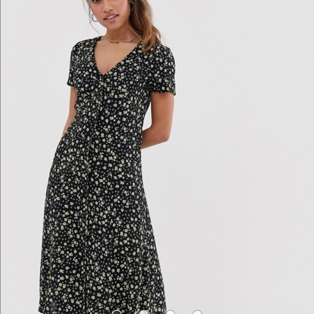 New Look Petite midi dress in black floral